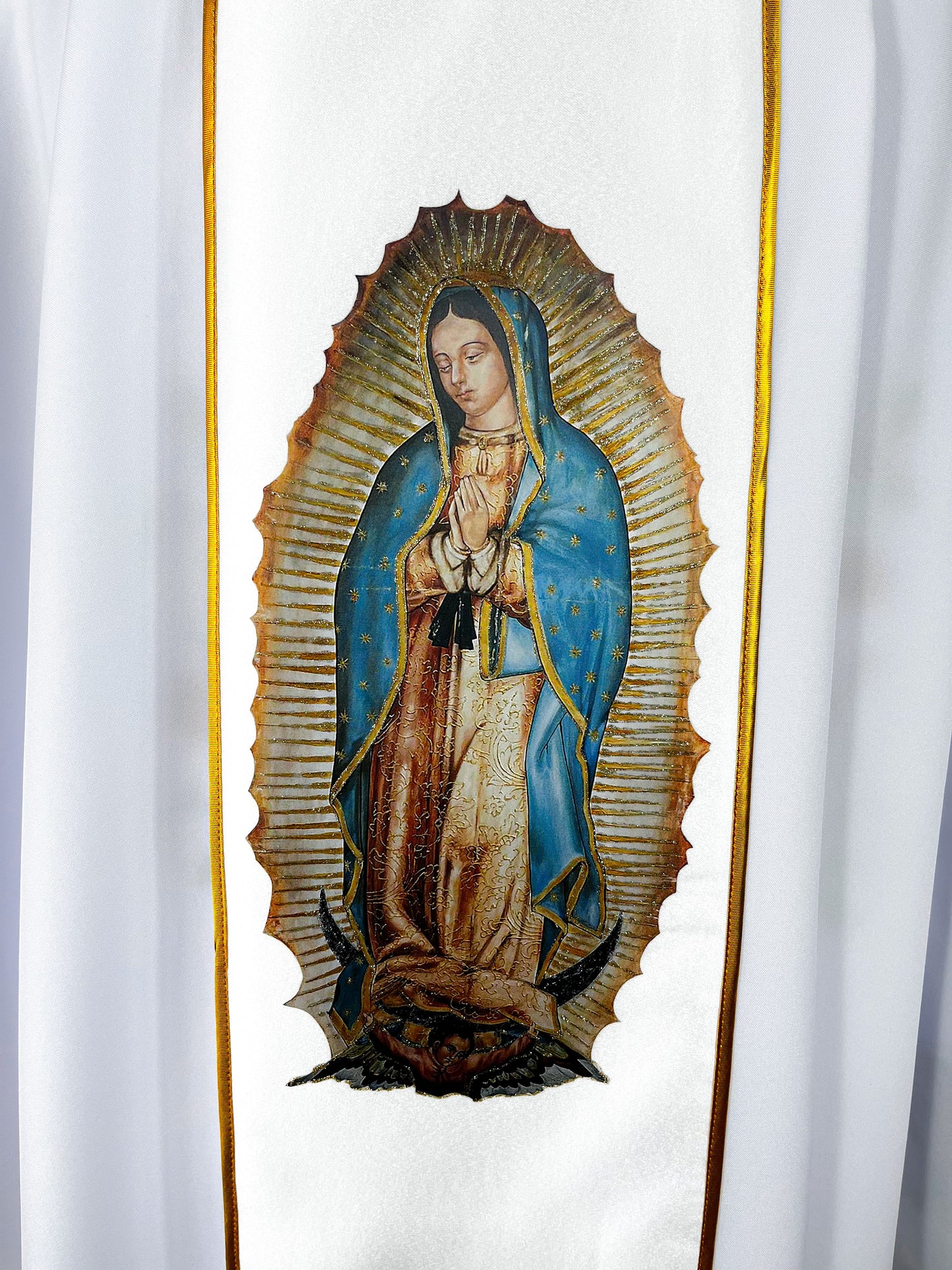 Casulla en lino especial, virgen de Guadalupe