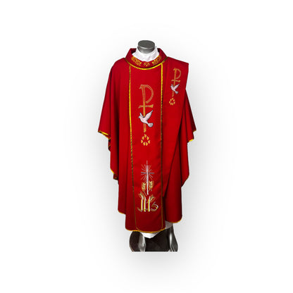 Casulla en lino bordada roja