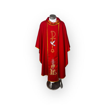 Casulla en lino bordada roja