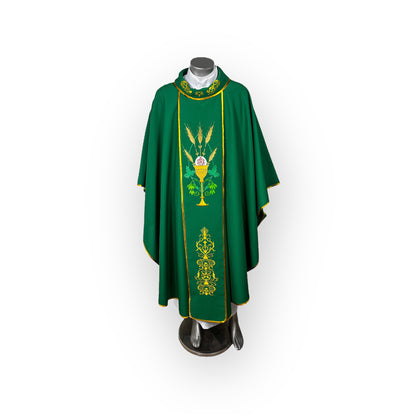 Casulla en lino bordada verde