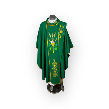 Casulla en lino bordada verde