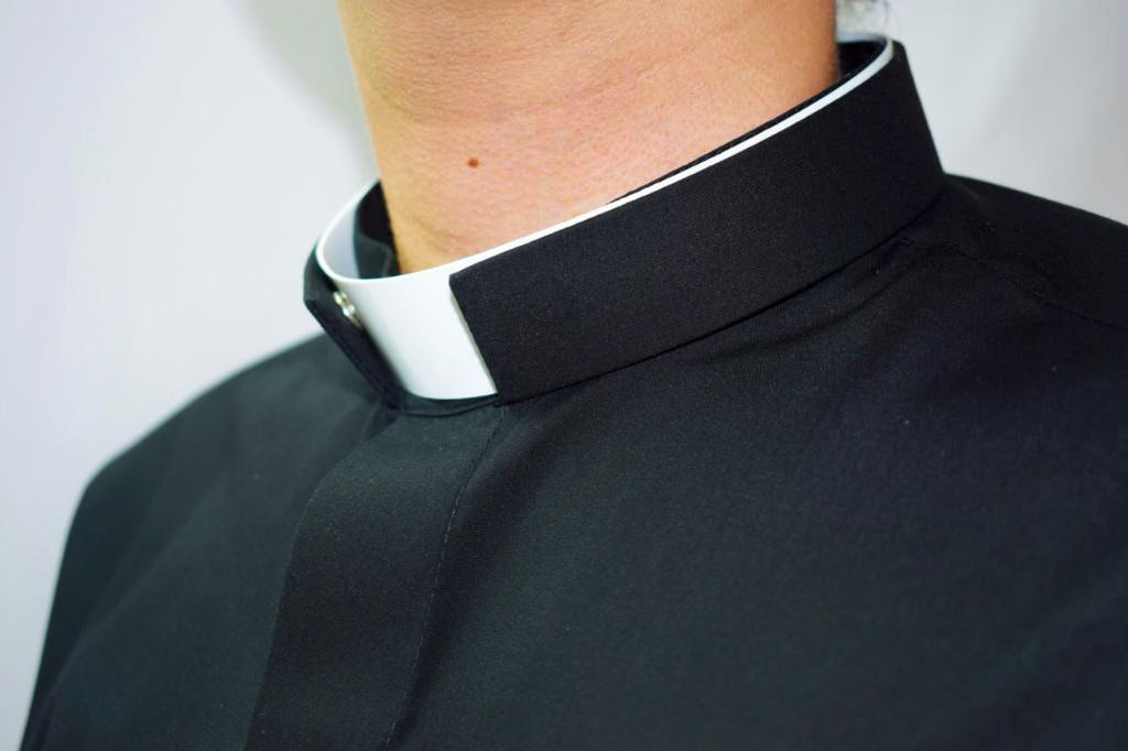Camisa Clerical cuello romano negra